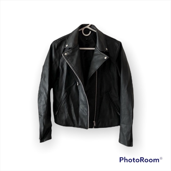 Uniqlo Jackets & Blazers - Uniqlo faux leather jacket